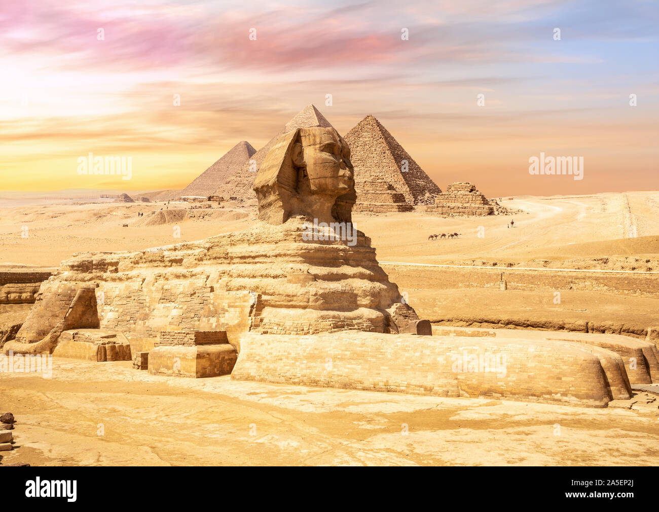 Superbe Sphinx devant les pyramides de Gizeh, Egypte Banque D'Images