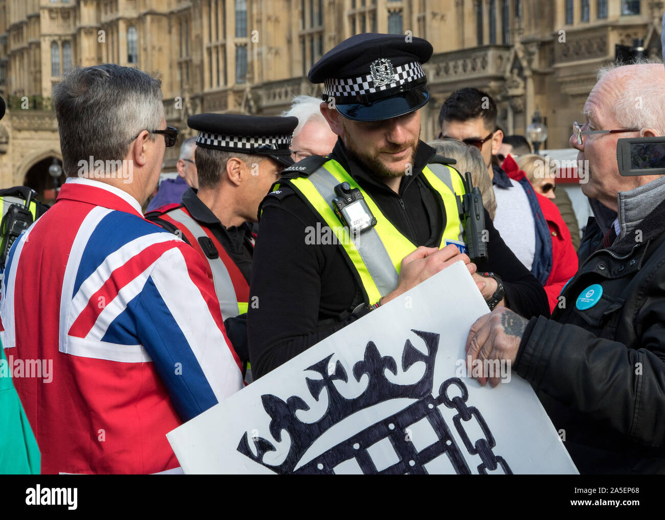 Westminster, Londres 19 octobre 2019. Peuples autochtones partisans vote la demande de confirmation de mars un référendum sur l'UK a décidé de quitter l'UE Banque D'Images