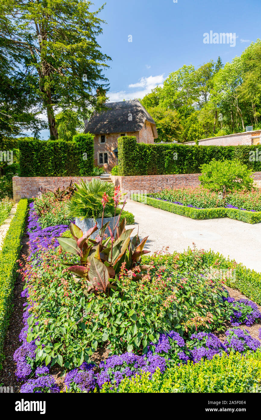 Le parfum de l'époque Victorienne colorée nouvellement restauré le jardin 'Le Triton dans Somerset' garden et hôtel, nr Bruton, England, UK Banque D'Images