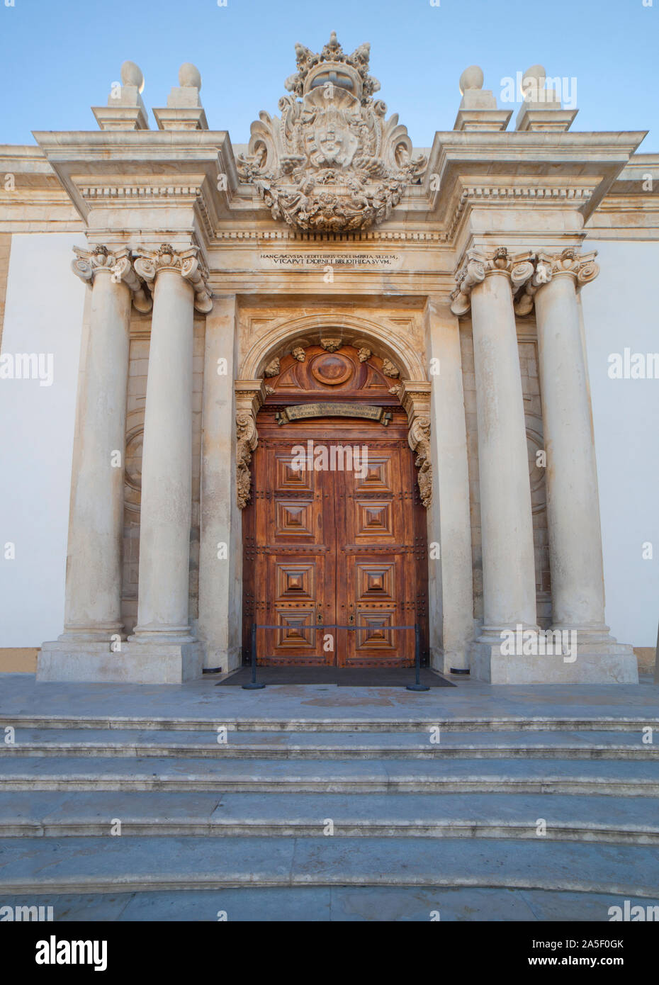 Coimbra, Portugal - Sept 2019 : 6ème à l'extérieur de la bibliothèque. entrée johanniques Cour intérieure de l'université Banque D'Images