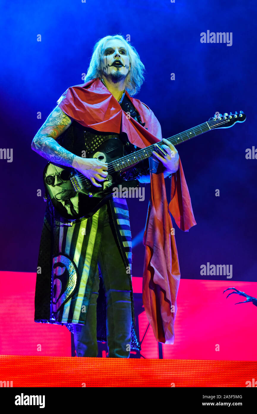 Las Vegas, Nevada, USA. 19 octobre, 2019. Jean 5 guitariste de Rob Zombie sur scène lors de la troisième édition annuelle de Las Stique heavy metal music festival tenu à la Centre-ville de Las Vegas Events Center. Crédit de photo : Ken Howard Crédit Images : Ken Howard/Alamy Live News Banque D'Images