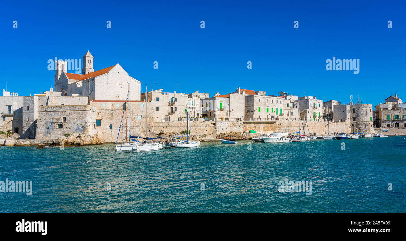 Le magnifique bord de Giovinazzo, ville dans la province de Bari, Puglia (Pouilles), Italie. Banque D'Images