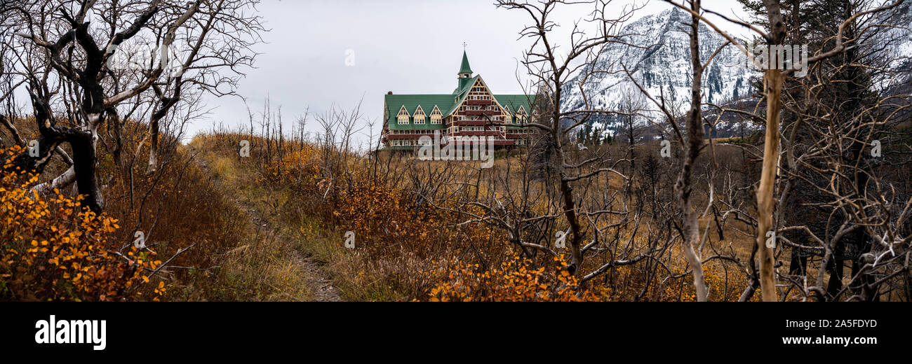 Hôtel historique du Canada au sommet d'une colline avec des couleurs d'automne. Banque D'Images