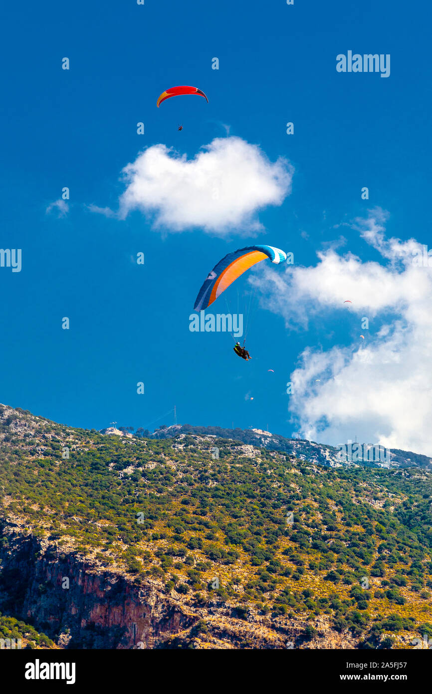 Les gens parachute de Oludeniz, Riviera turque, Turquie Banque D'Images