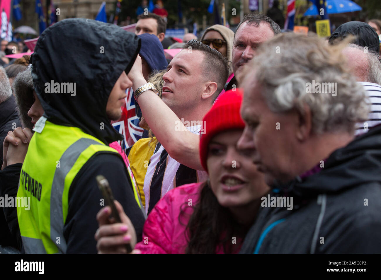 Londres, Royaume-Uni. 19 octobre, 2019. Daniel Thomas, alias Danny Tommo, un organisateur d'extrême-droite, films et heckles conférenciers invités au concert pour le dernier mot Peop Banque D'Images