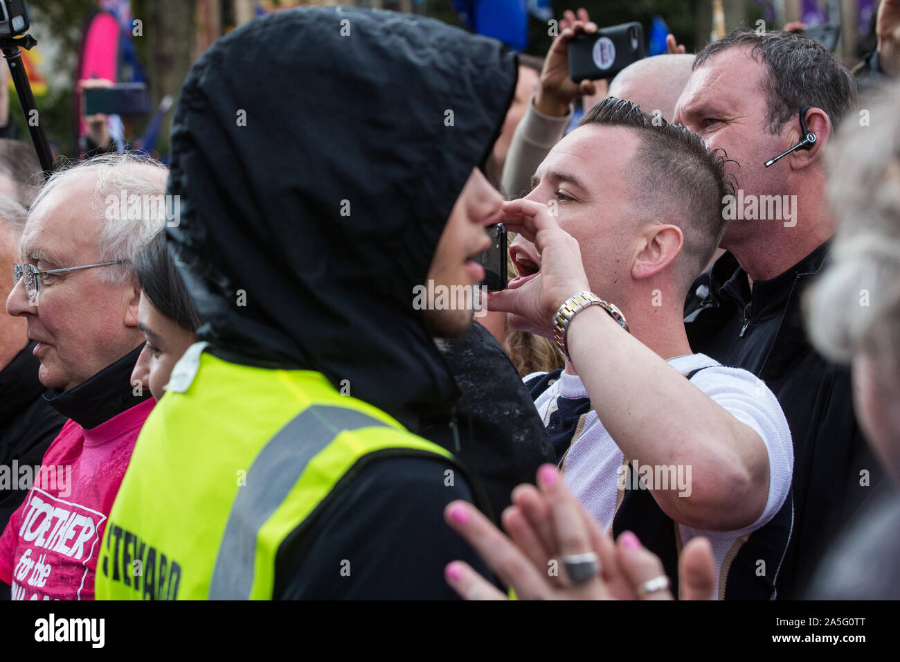 Londres, Royaume-Uni. 19 octobre, 2019. Daniel Thomas, alias Danny Tommo, un organisateur d'extrême-droite, films et heckles conférenciers invités au concert pour le dernier mot Peop Banque D'Images