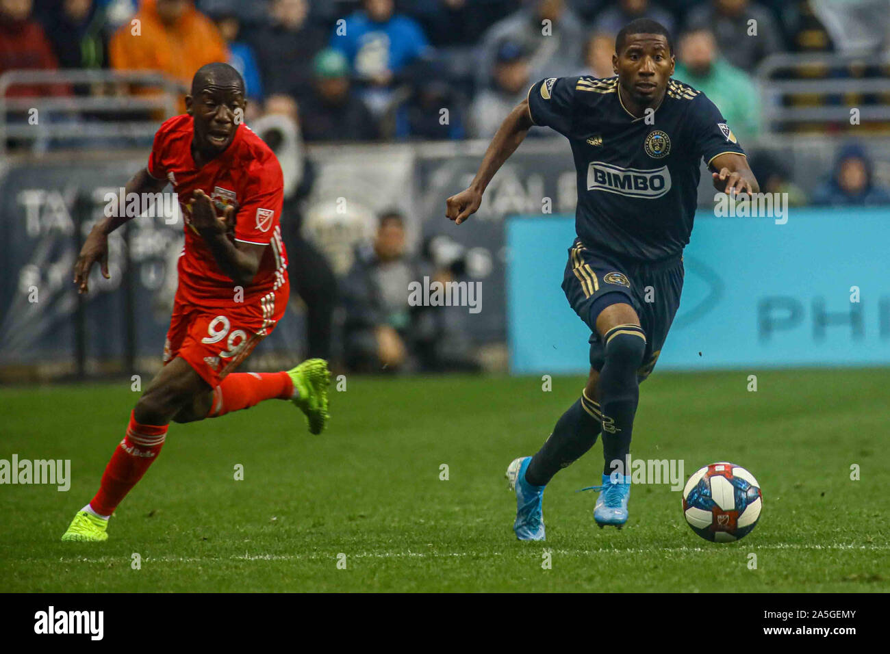 Chester, PA, USA. 20 Oct, 2019. L'Union de Philadelphie Defender RAYMON GADDIS (28) dribble le champ dans la seconde moitié d'une Audi 2019 Major League Soccer match éliminatoire de la coupe entre la troisième Union de Philadelphie de semences et la sixième tête de New York Red Bulls Dimanche, Octobre 20, 2019, au stade de l'énergie Talen Chester, PA. Credit : Saquan Stimpson/ZUMA/Alamy Fil Live News Banque D'Images