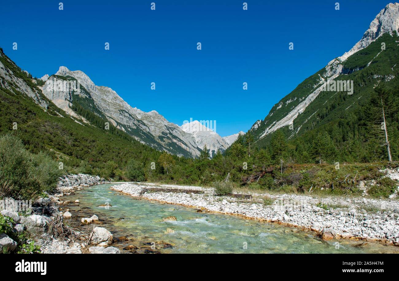 Ruisseau de Karwendel, vallée du Karwendel, moyen de la Karwendelhaus, Tyrol, Autriche Banque D'Images