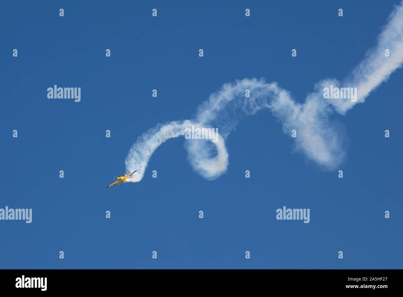 Fort Worth, Texas, USA. 20 Oct, 2019. Un avion s'effectue au cours de l'Fort Worth Alliance Air Show, à Fort Worth, Texas, États-Unis, 20 octobre 2019. Credit : Tian Dan/Xinhua/Alamy Live News Banque D'Images