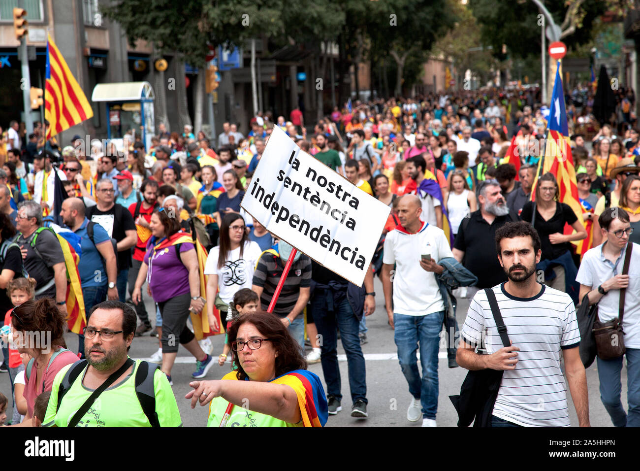 Marche de l'indépendance catalane, le 19 octobre 2019, Barcelone. Banque D'Images