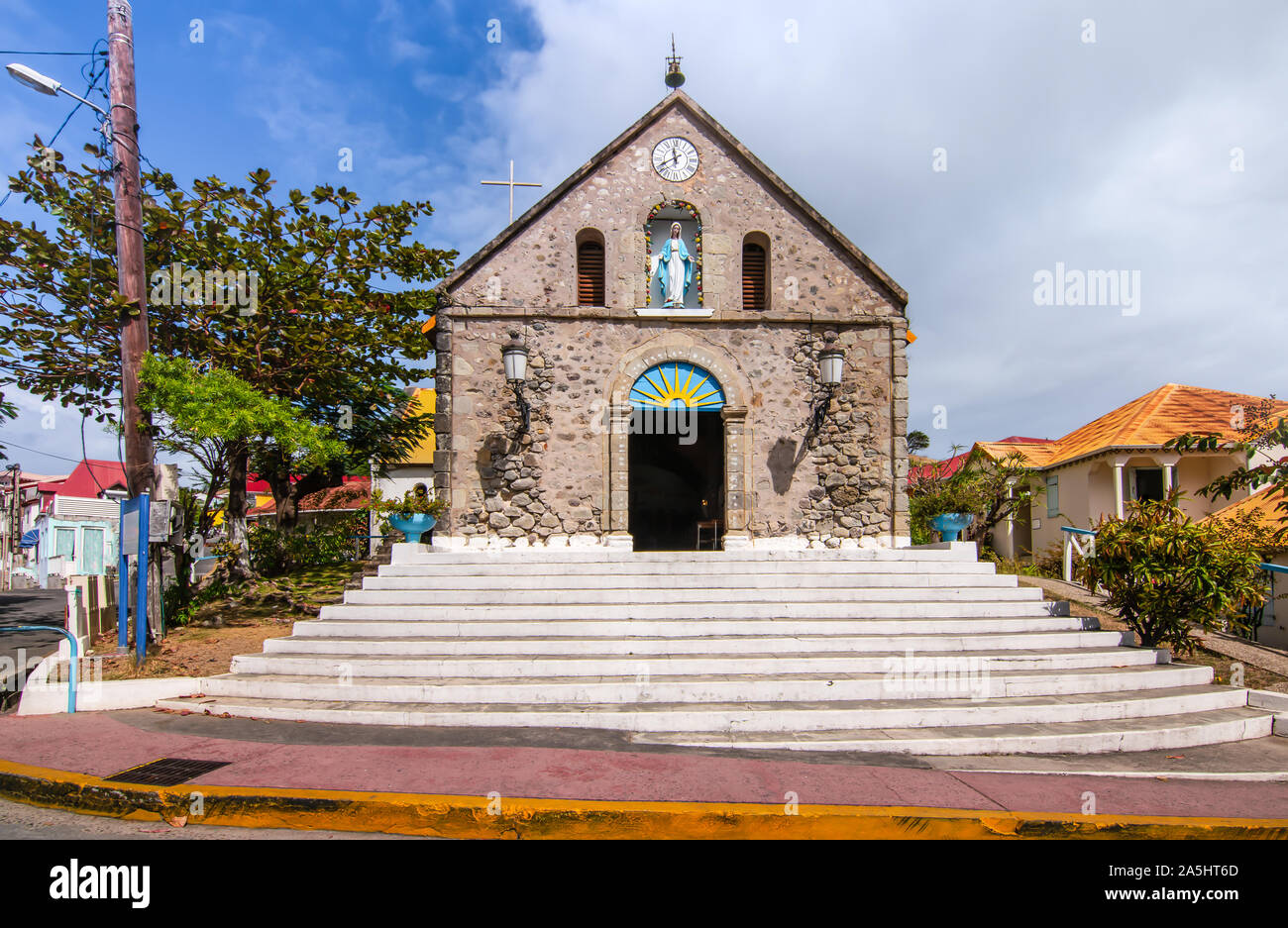 Eglise catholique romaine dans le centre-ville de Terre-de-Haut, Guadeloupe, Les Saintes. Banque D'Images