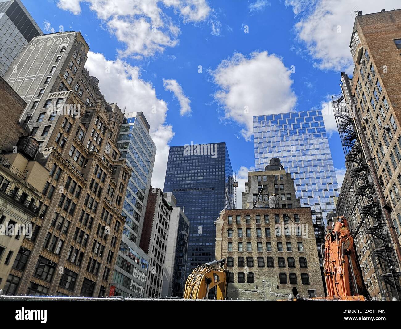 New York, USA. 13 Sep, 2019. Bâtiments anciens et nouveaux peuvent être vus à New York Manhattan du district. Crédit : Alexandra Schuler/dpa/Alamy Live News Banque D'Images