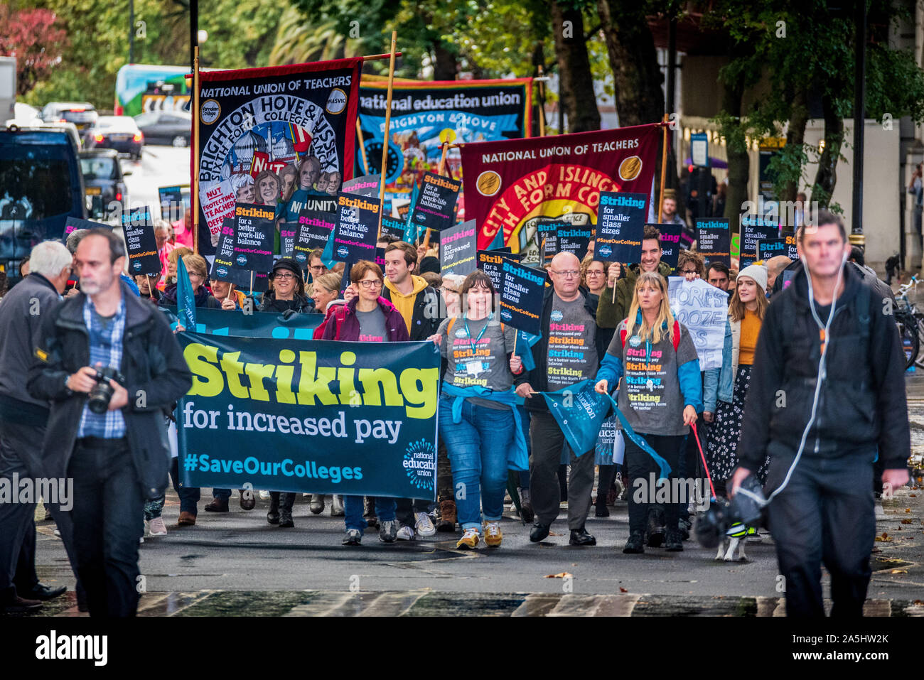 Les enseignants en grève grève Forme Londres - 6ème Collège enseignants défilent devant le Parlement du Royaume-Uni au centre de Londres Banque D'Images
