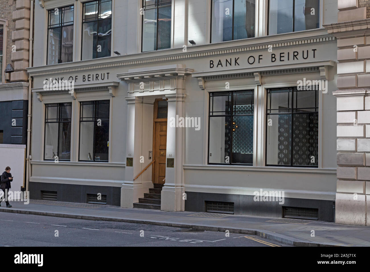 Entrée principale de la Banque de Beyrouth Londres siège au 66 Cannon Street, Londres, Angleterre, Royaume-Uni. Banque D'Images