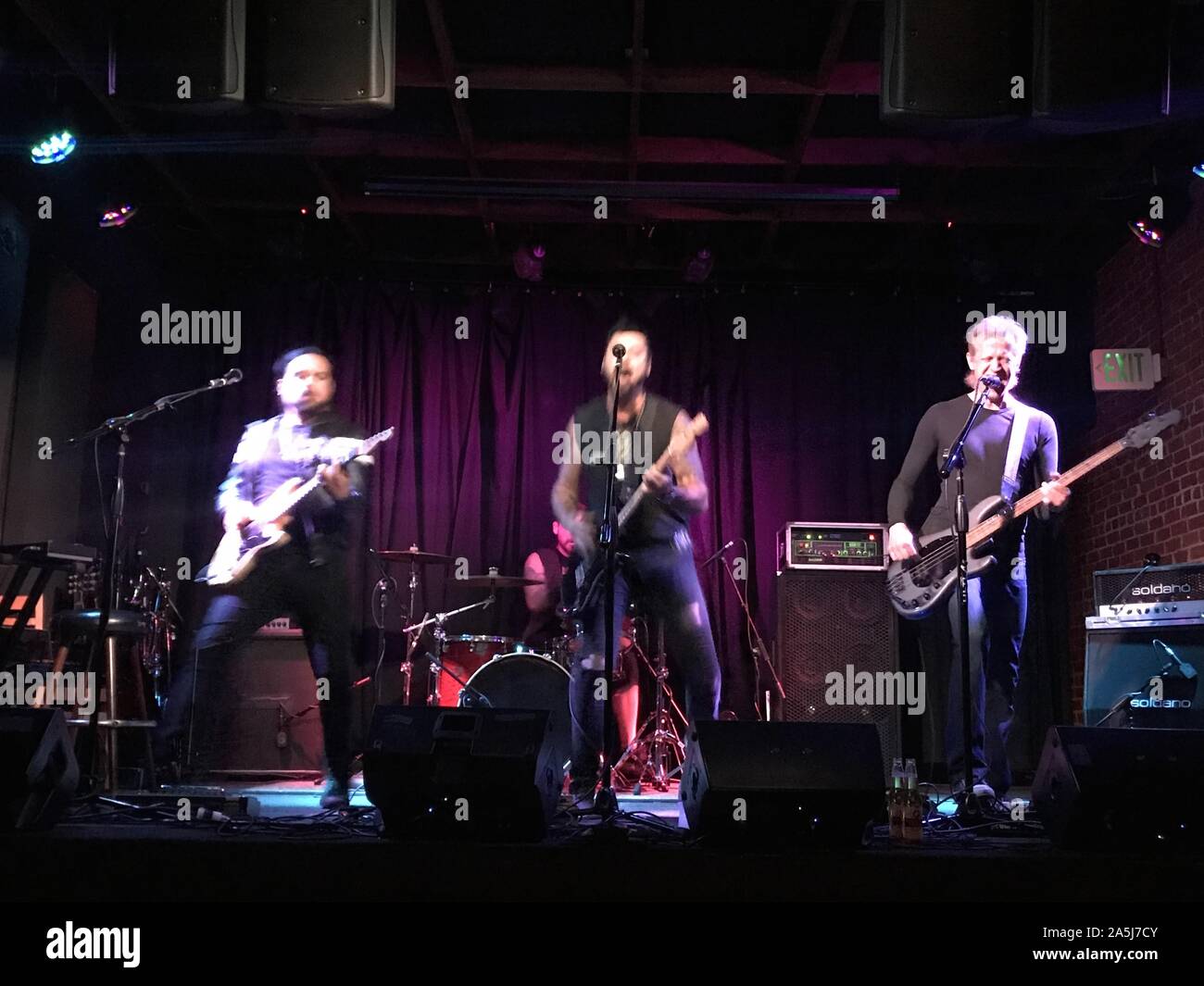 20 octobre 2019, Hollywood, Californie, USA : J16075CHW.Alternative Rock Band BIRD3 réunit pour premier concert Live .Molly Malone's, Los Angeles, Californie, USA .10/16/2019 PENSINATO .CONRADO, BIRD, MICHAEL MILEY ET GREG COATES.Â©Clinton H.Wallace/Photomundo/ Photos International Inc (crédit Image : © Clinton Wallace/Globe Photos via Zuma sur le fil) Banque D'Images