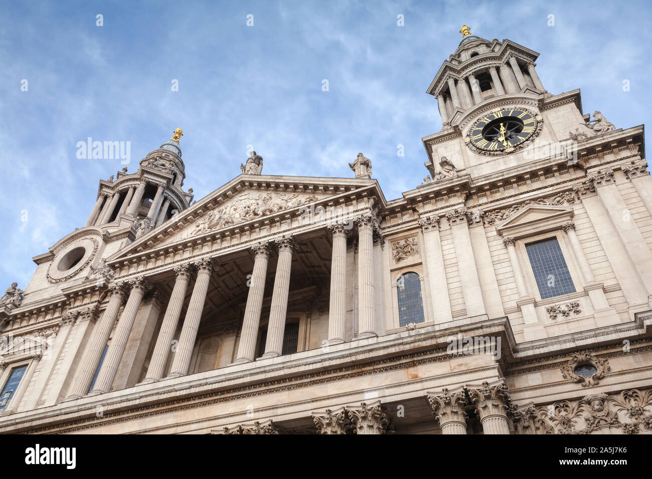 Façade principale de la Cathédrale St Paul, Londres, Royaume-Uni Banque D'Images