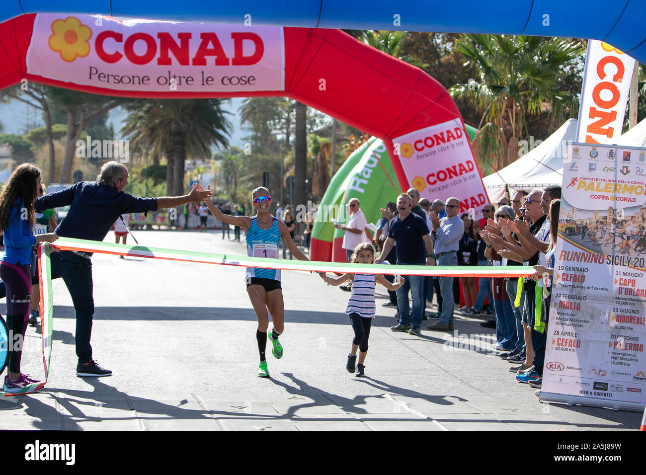 Palerme, Italie. 20 Oct, 2019. L'exécution de la Sicile 2019 - Anna Incerti remporte le Semi Marathon à Palerme. (Photo de Antonio Melita/Pacific Press) Credit : Pacific Press Agency/Alamy Live News Banque D'Images