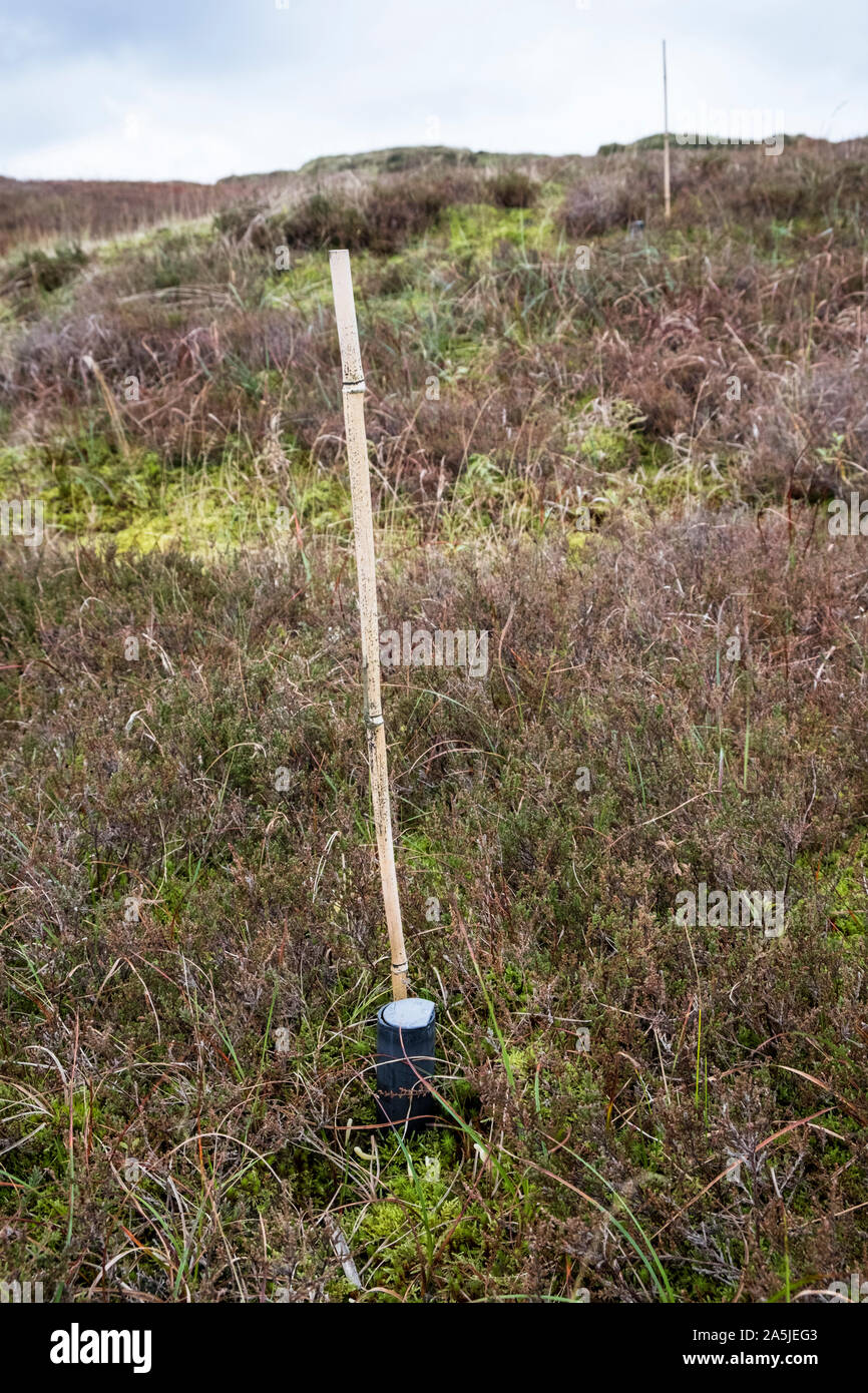 Dispositif utilisé pour faire des prélèvements, mesures et faire un sondage auprès des Landes dans le cadre de la lande de la régénération sur Kinder Scout, Derbyshire, Royaume-Uni Banque D'Images