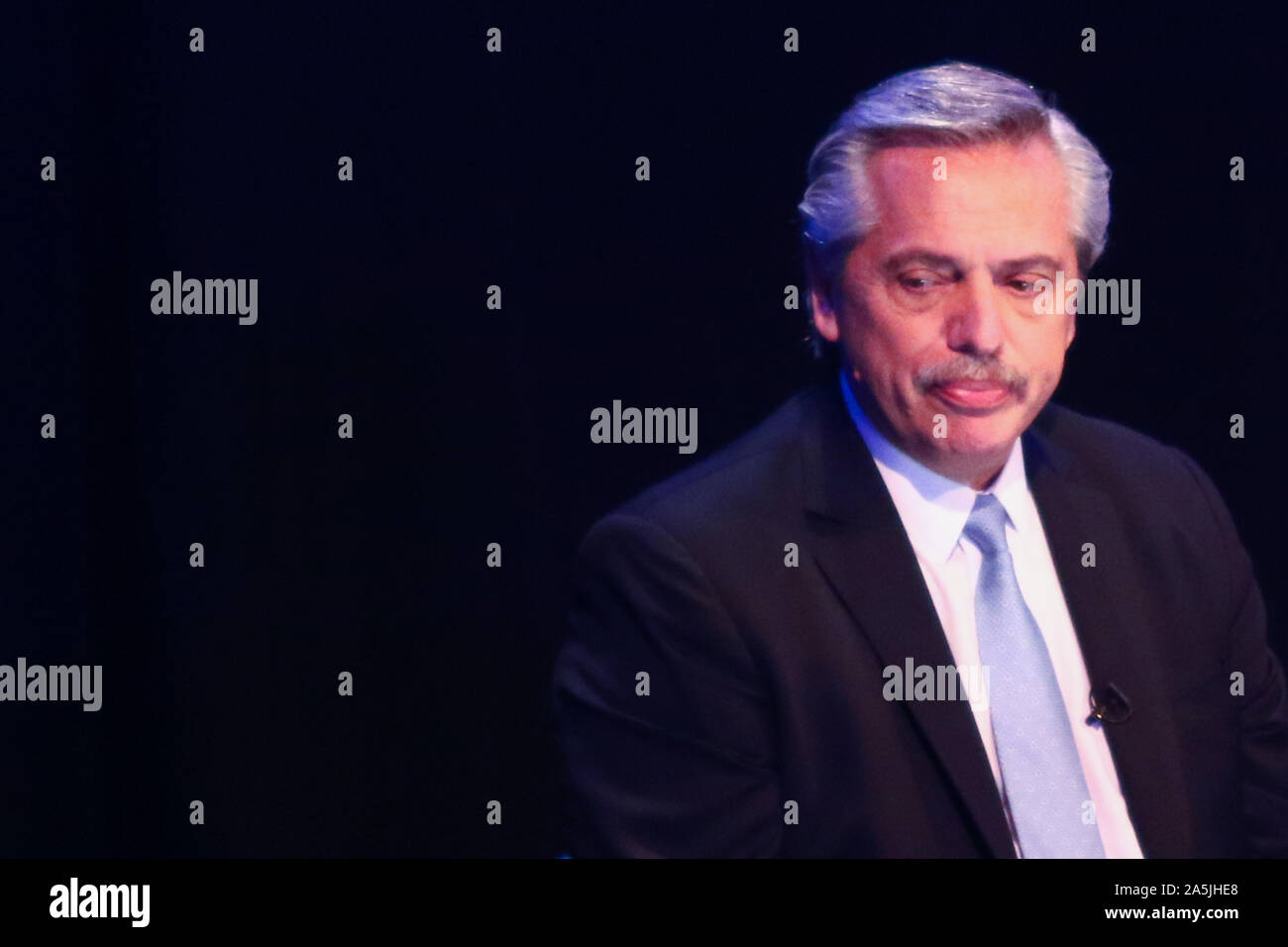 BUENOS AIRES, 20.10.2019 : Alberto Fernandez lors de la deuxième élection présidentielle débat à l'Université de Buenos Aires, Argentine. (Photo : Néstor J. Beremblu Banque D'Images