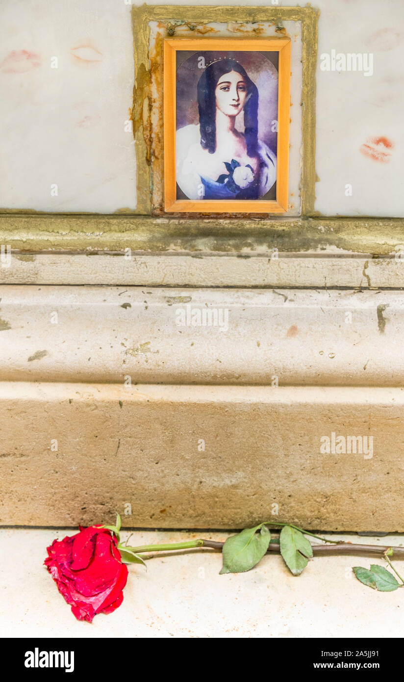 Tombe de courtisane française Marie Duplessis, cimetière de Montmartre Banque D'Images