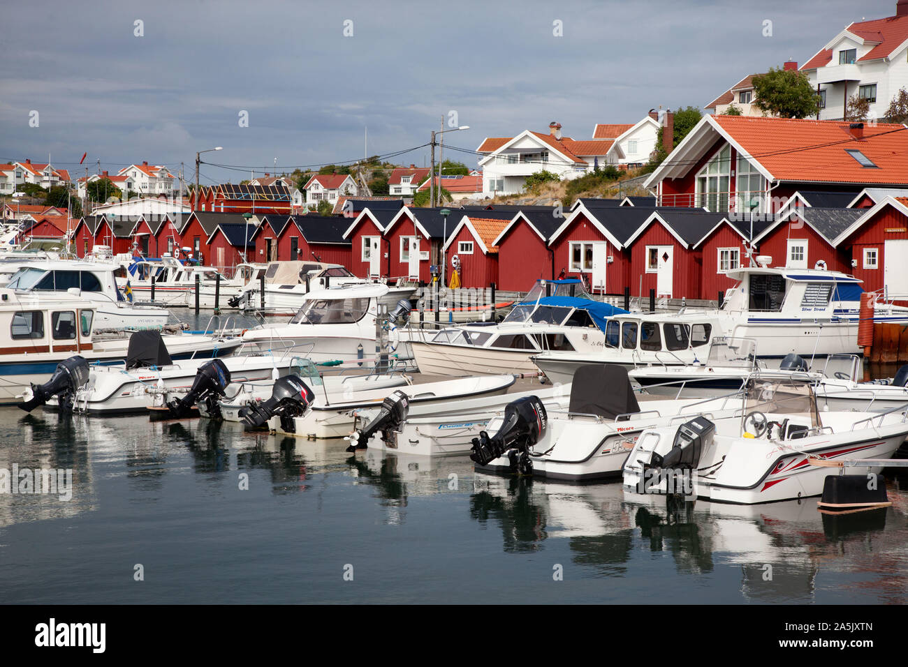 L'île de Göteborg Donsö dans le sud de l'archipel. Bateaux dans le port.Photo Jeppe Gustafsson Banque D'Images