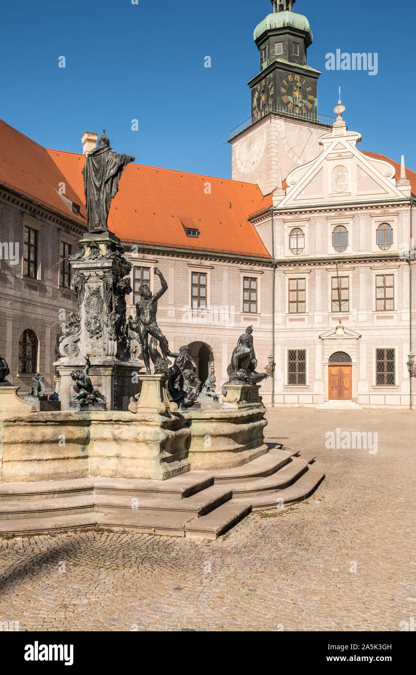 Fontaine d'eau, Cour Brunnenhof Residenz, Munich, Bavière, Allemagne Banque D'Images