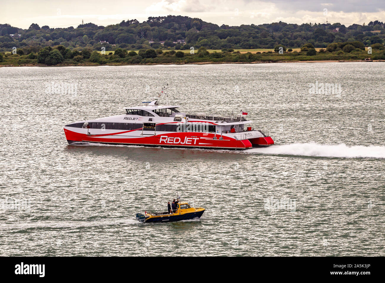 Jet rouge ferry du port de Southampton. Le Hampshire, au Royaume-Uni. Banque D'Images