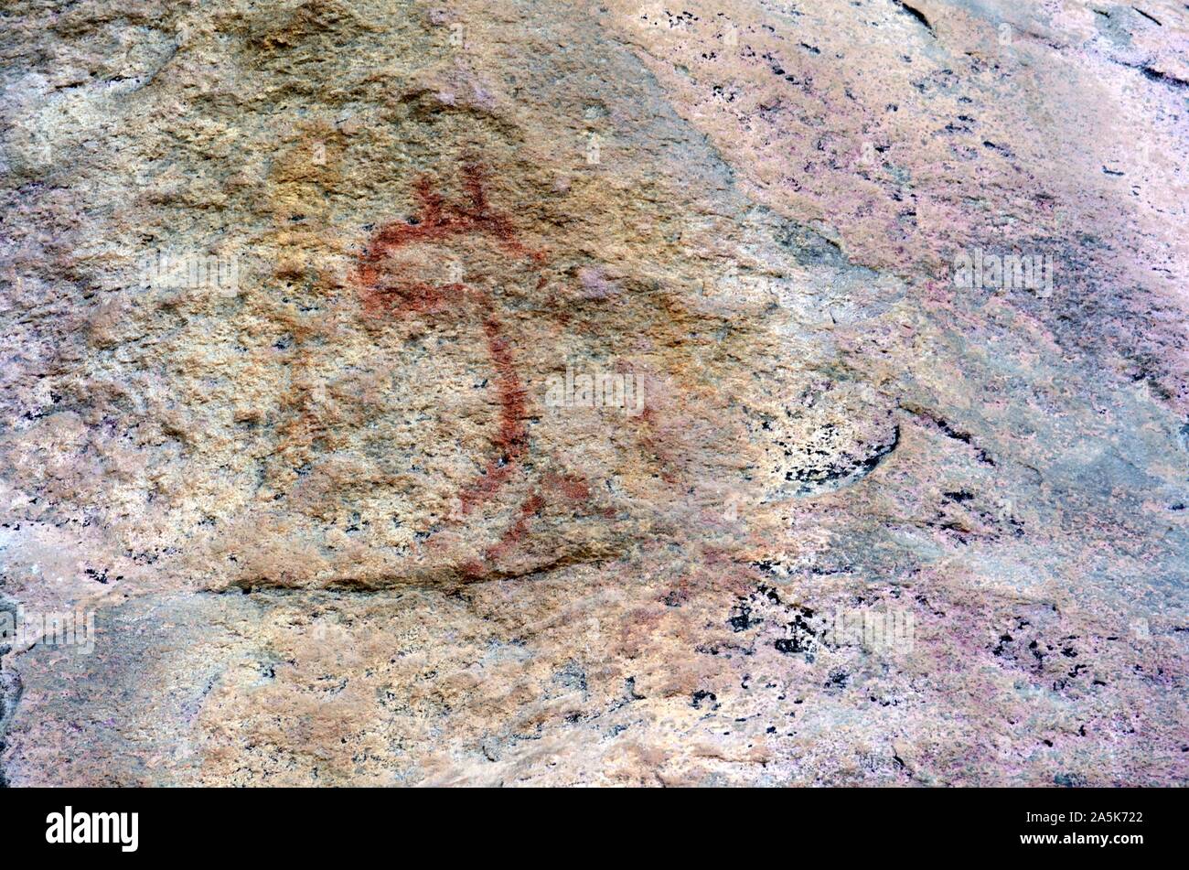 Peinture d'art rupestre préhistorique d'une girafe assise Art Naïf Site du patrimoine mondial de l'Afrique Botswana Banque D'Images