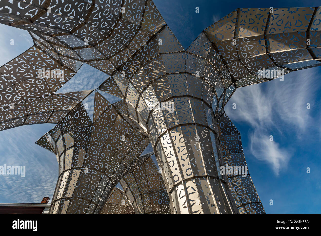 Detroit, Michigan - une cour centrale d'inspiration marocaine, ou Riad, à Detroit. La cour est conçu comme un rassemblement communal espace dans un plus grand co Banque D'Images