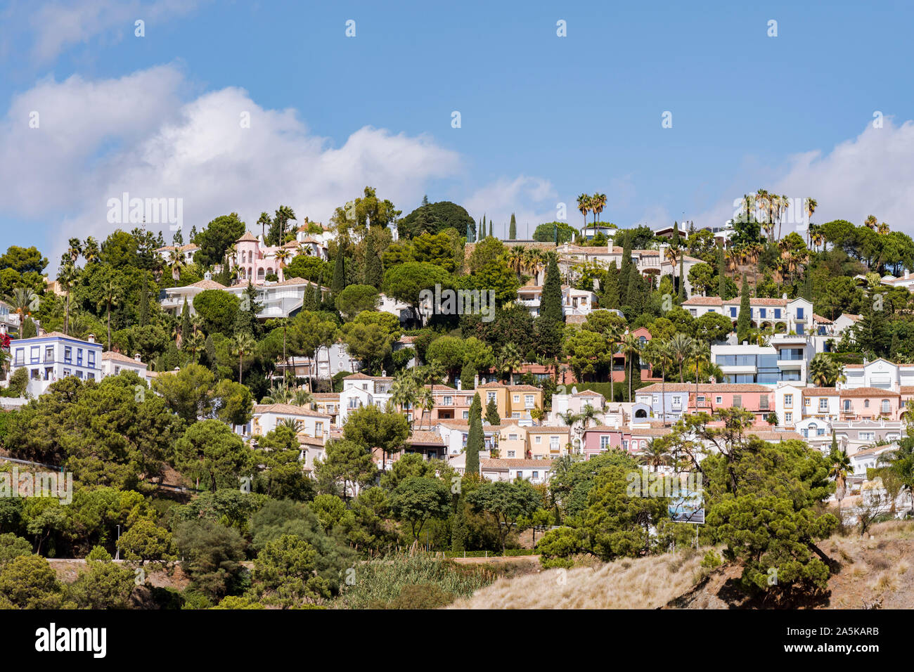 La Heredia, une urbanisation résidentielle de luxe dans le style andalou dans les montagnes près de Marbella et San Pedro, Andalousie, espagne. Banque D'Images