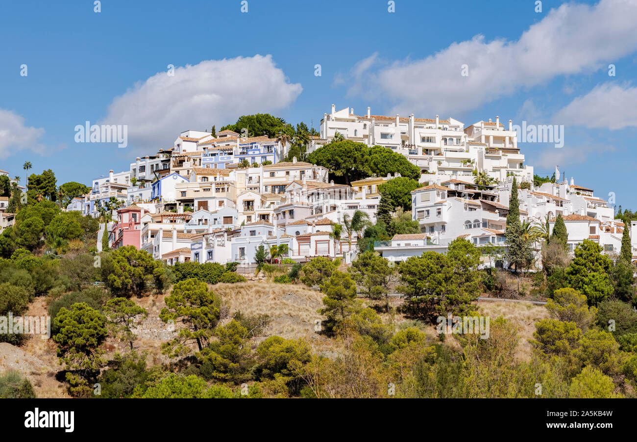 La Heredia, une urbanisation résidentielle de luxe dans le style andalou dans les montagnes près de Marbella et San Pedro, Andalousie, espagne. Banque D'Images