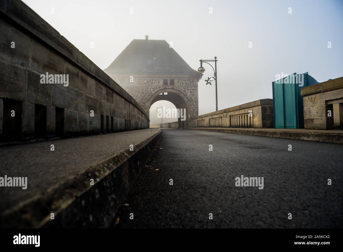 Mur de barrage au lac allemand appelé Edersee Banque D'Images