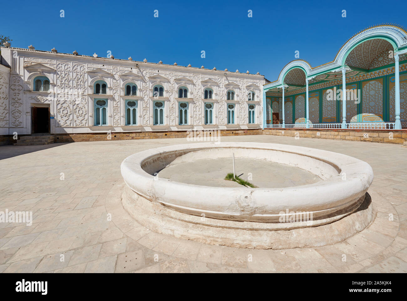 Sa façade est décorée de l'été Palais résidentiel, Sitorai Mohi Hossa ou Sitorai Mohi Khosa de dernier Emir, Amir a déclaré que Olimkhan, Boukhara, Ouzbékistan Banque D'Images