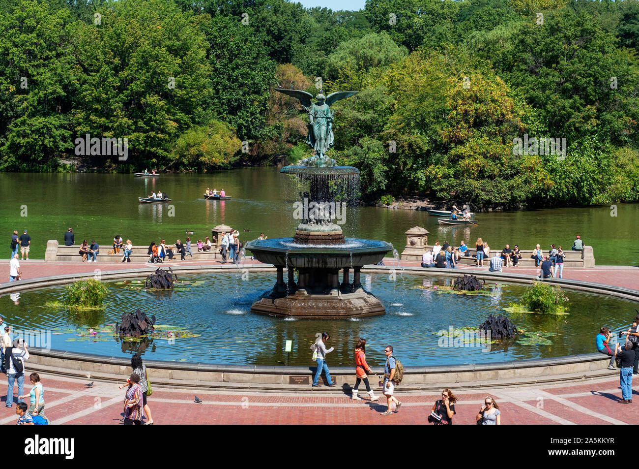 Bethesda Fountain Central Park New York City La Sculpture Est D Appeler L Ange De L Eau Et A Ete Concu Par Emma Stebbins En 1873 Central Park Bethesda Photo Stock Alamy