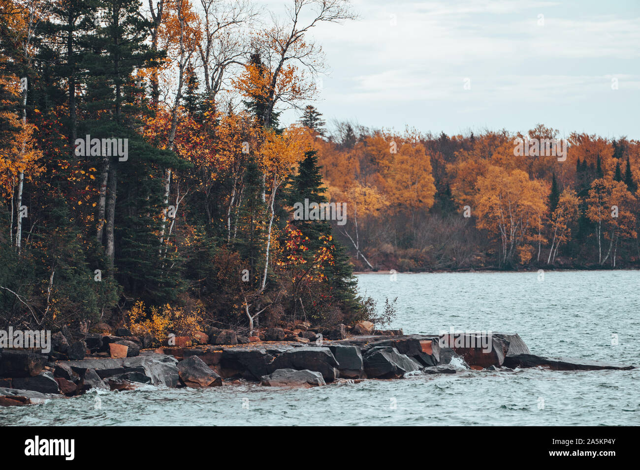 Îles Apostle National Lakeshore le long du lac Supérieur dans le Wisconsin au cours de l'automne saison des couleurs sur l'image à l'automne Banque D'Images