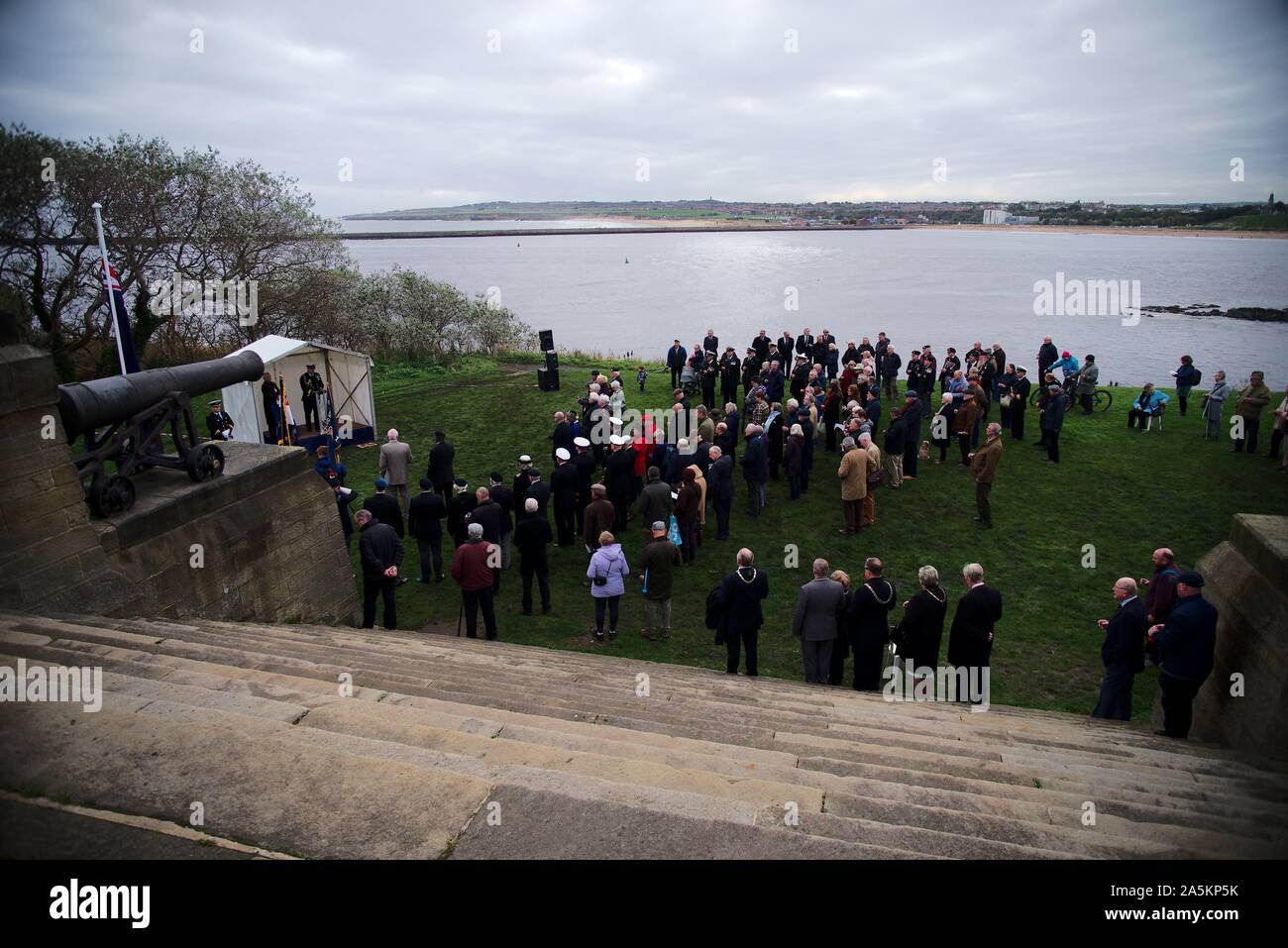 Tynemouth, Angleterre, 21 octobre 2019. Des dignitaires, invités d'honneur et des membres du public assistant à la Journée annuelle de Trafalgar toast à l'Amiral Lord Collingwood Collingwood à's Monument à Tynemouth. Banque D'Images