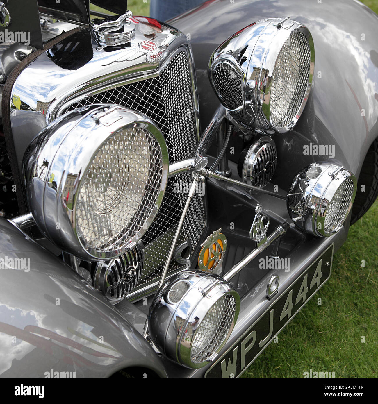 Vu ici, c'est un Jaguar SS kit car (1 de 5 images), exposées à un rallye de voitures anciennes dans le Shropshire, en Angleterre. Banque D'Images