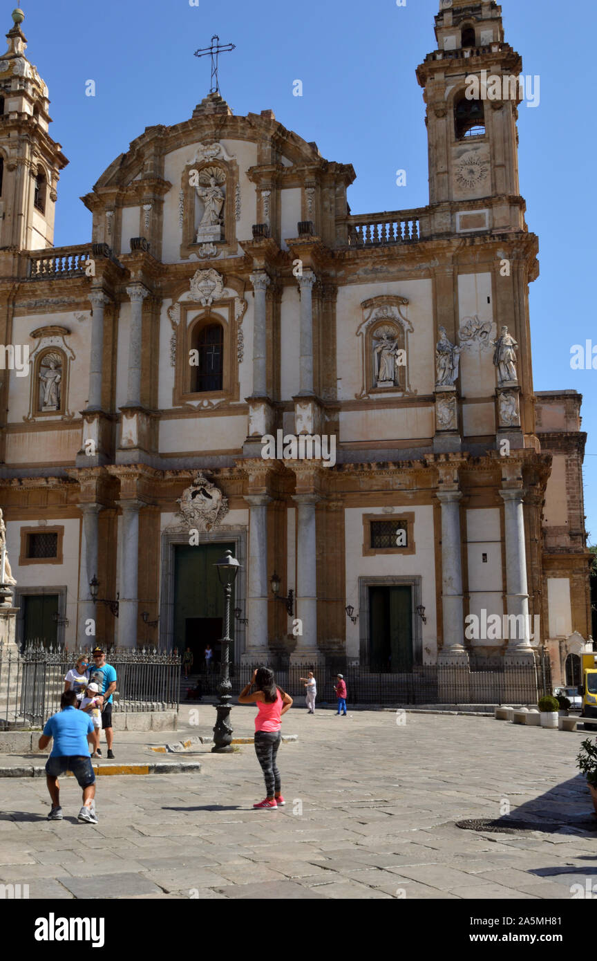 Palerme, Sicile - Août 2019 : images et l'architecture dans le centre historique et la ville ancienne de Palmero. Banque D'Images