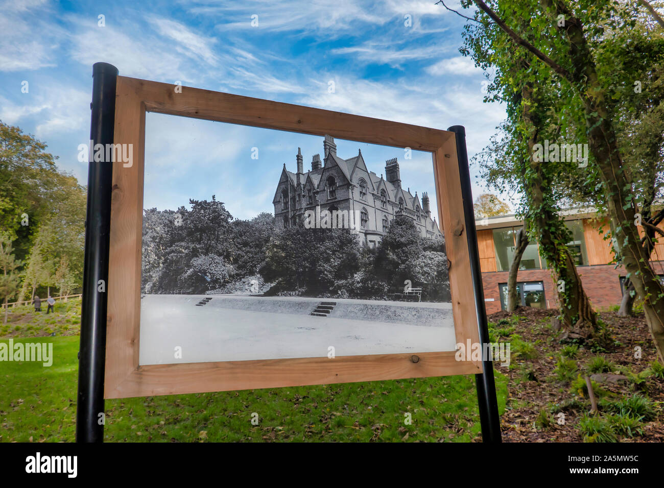 Champ de Fraises,Armée du Salut,Accueil,enfants,signe dans le Musée,jardin,Liverpool, Angleterre Banque D'Images