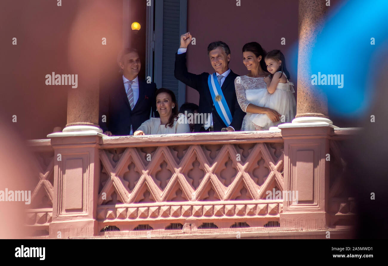 Le Président de l'ARGENTINE Mauricio Macri sur balcon de la Casa Rosada pour son inauguration. Banque D'Images