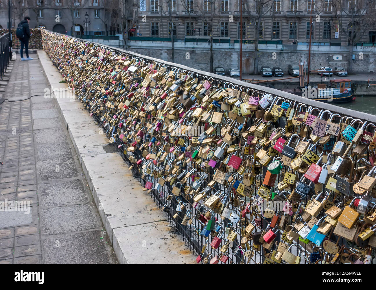 Lovelocks sur Pont Neuf, Paris, France Banque D'Images