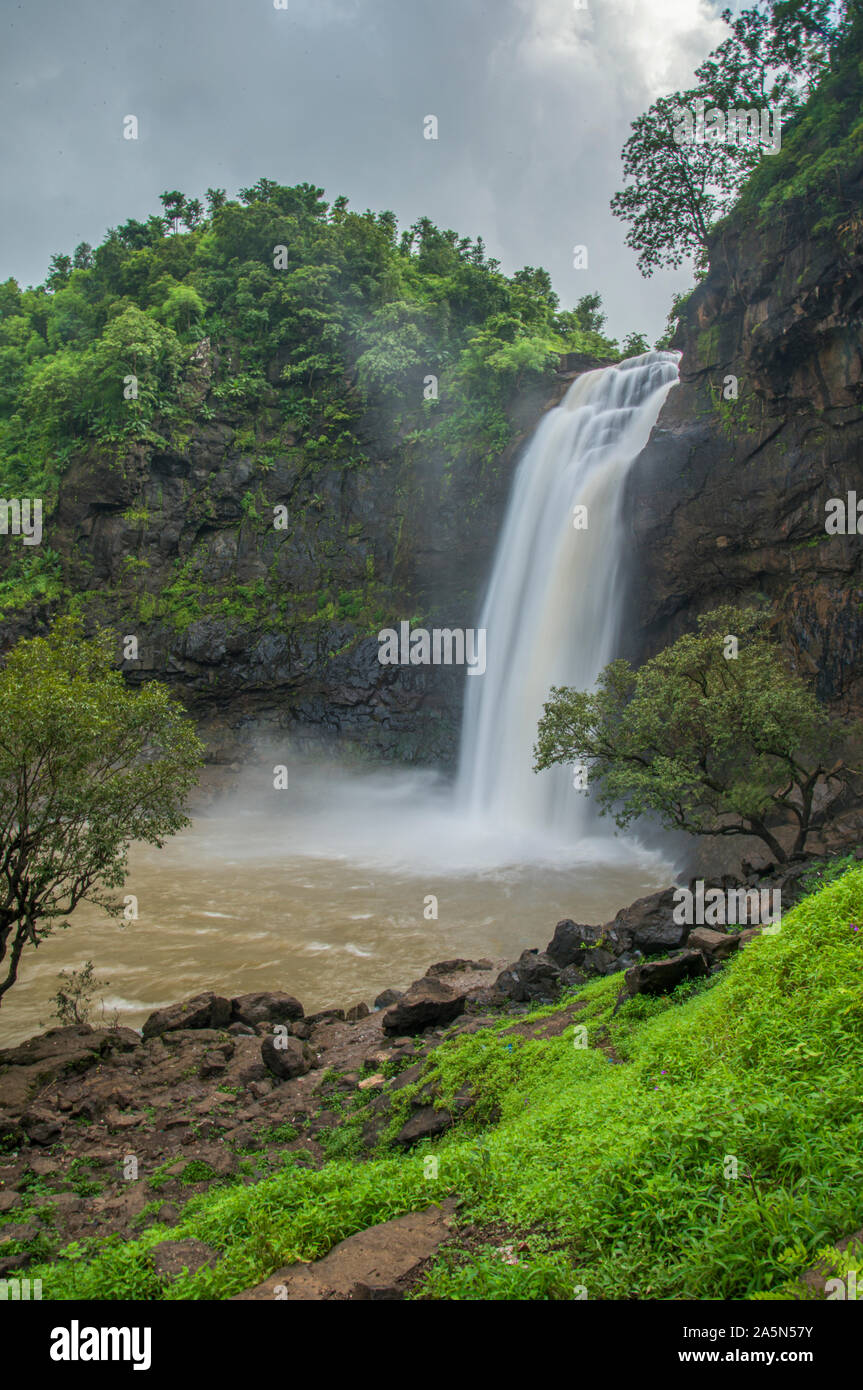 Dabhosa chute près de Jawhar au mois de mousson, Thane,Maharashtra, Inde Banque D'Images