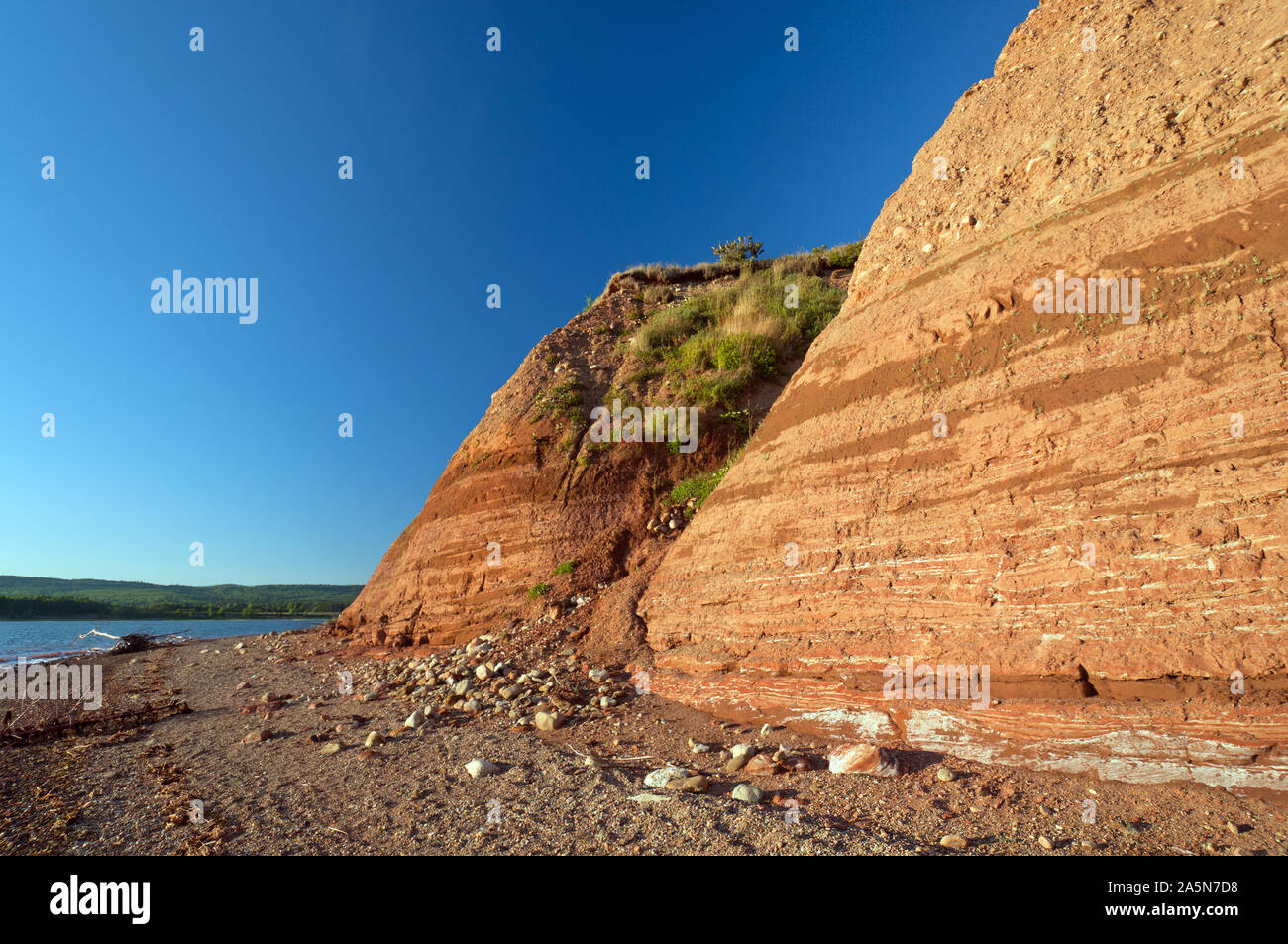 Les falaises rouges dans le parc provincial de Five Islands Banque D'Images