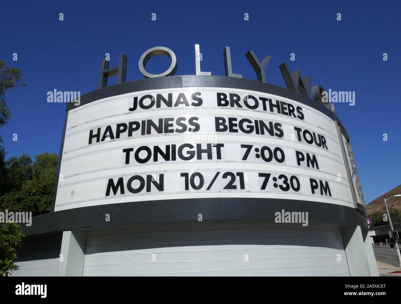 Hollywood, Californie, USA 20 octobre 2019 Une vue générale de l'atmosphère de Jonas Brothers Bonheur Tour commence le 20 octobre 2019 au Hollywood Bowl à Hollywood, Californie, USA. Photo de Barry King/Alamy Stock Photo Banque D'Images