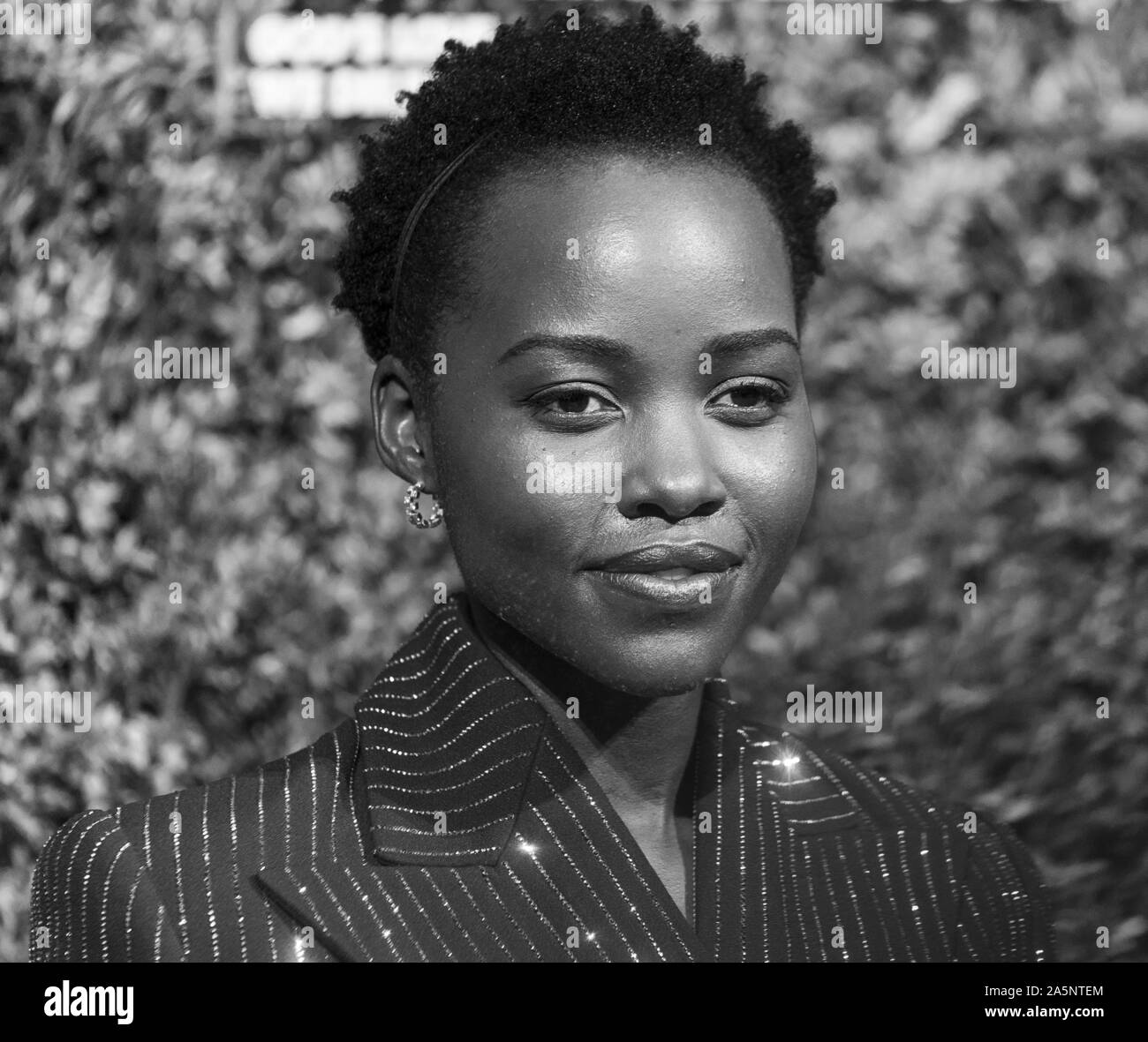 New York, États-Unis. 21 Oct, 2019. Lupita Nyong'o participe à la 13e édition de la Golden Heart Awards au Cipriani South Street (photo de Lev Radin/Pacific Press) Credit : Pacific Press Agency/Alamy Live News Banque D'Images