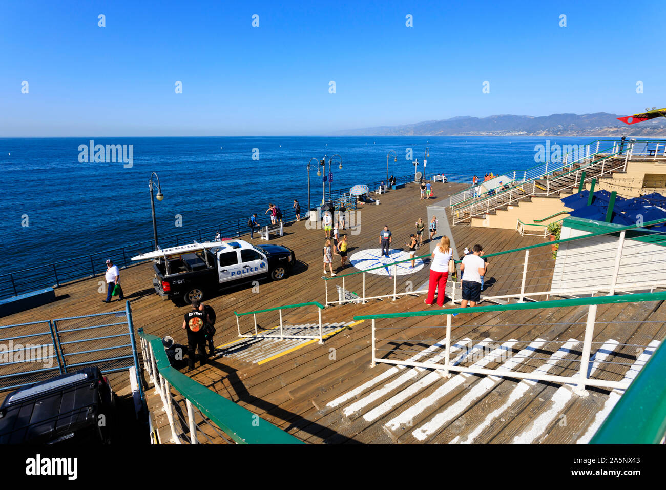 Véhicule de patrouille de la police de Santa Monica à l'extrémité de la jetée , Californie, États-Unis d'Amérique. USA. Octobre 2019 Banque D'Images
