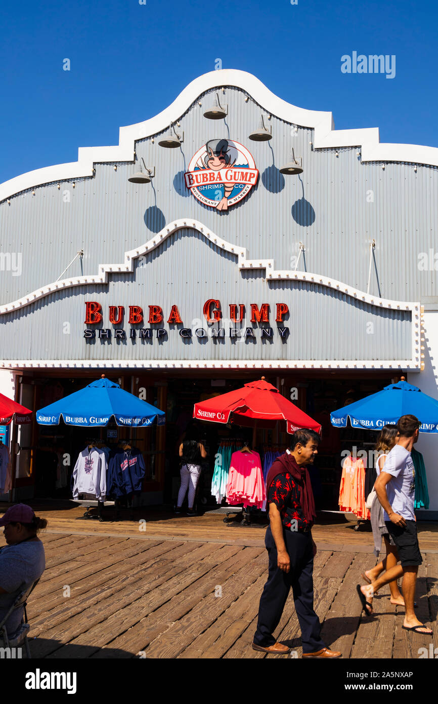 Bubba Gump Shrimp restaurant sur la jetée de Santa Monica, Californie, États-Unis d'Amérique. USA. Octobre 2019 Banque D'Images