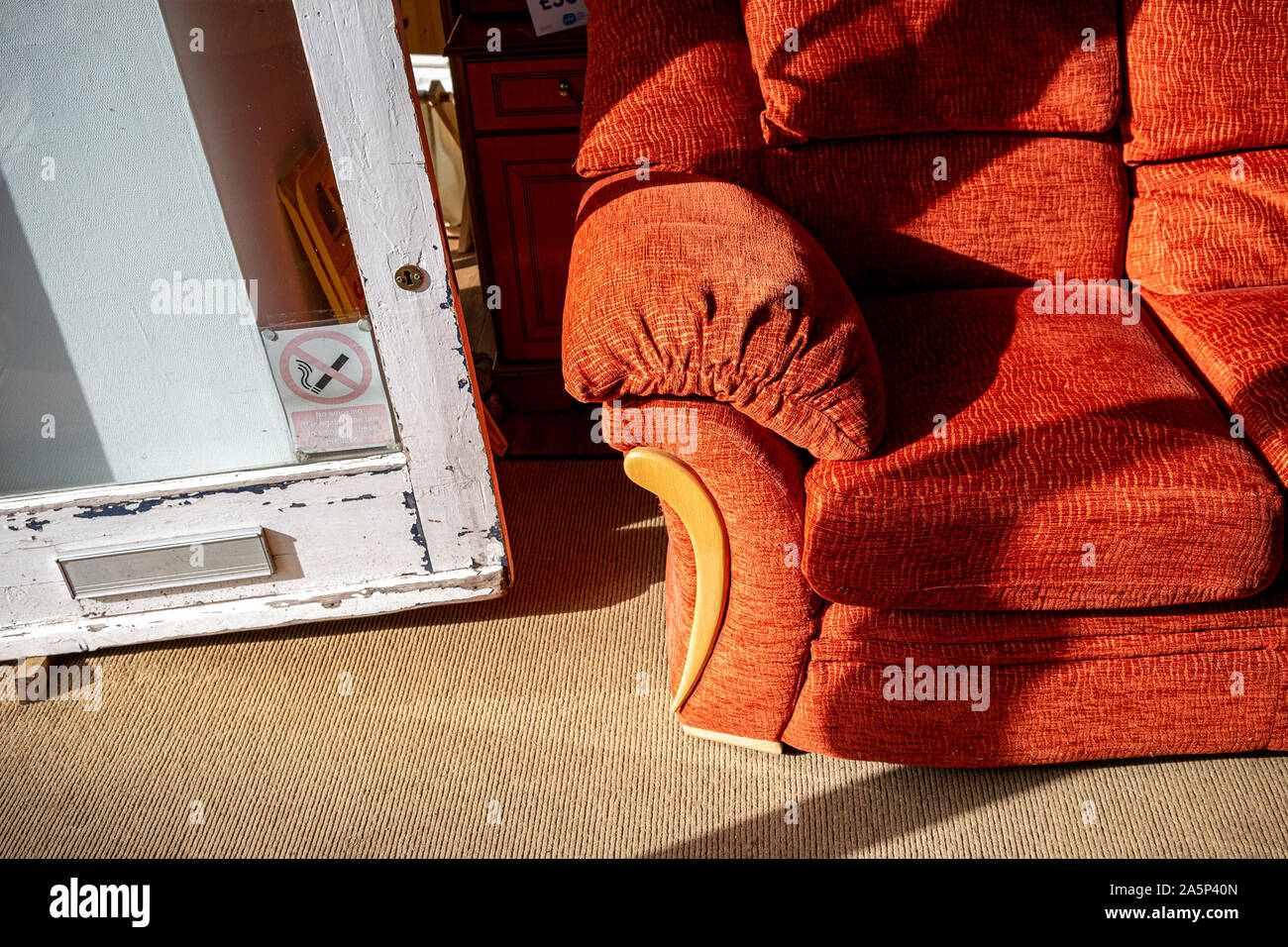 Street, très haut, UK, Shopping, Exeter, l'architecture, de la Beauté, banc, Boutique, structure intégrée, Cafe, ville, ville, rue, des nuages ciel - Banque D'Images