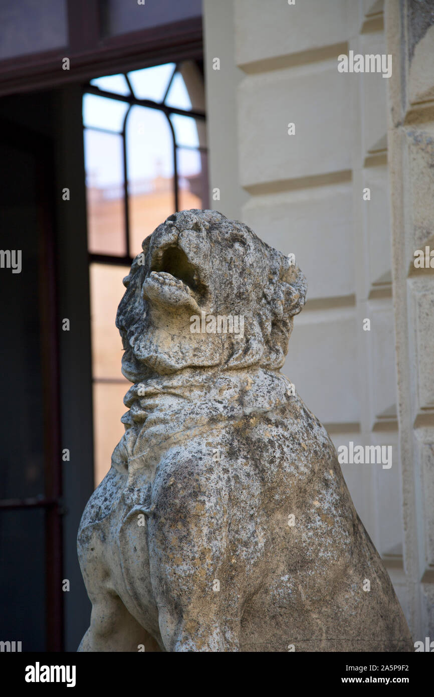 Chien gardien de la porte des sculptures, Osborne House, Cowes, île de Wight, Royaume-Uni Banque D'Images