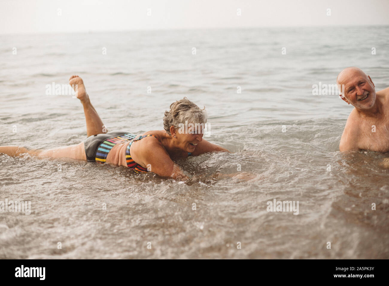 Senior couple at beach Banque D'Images